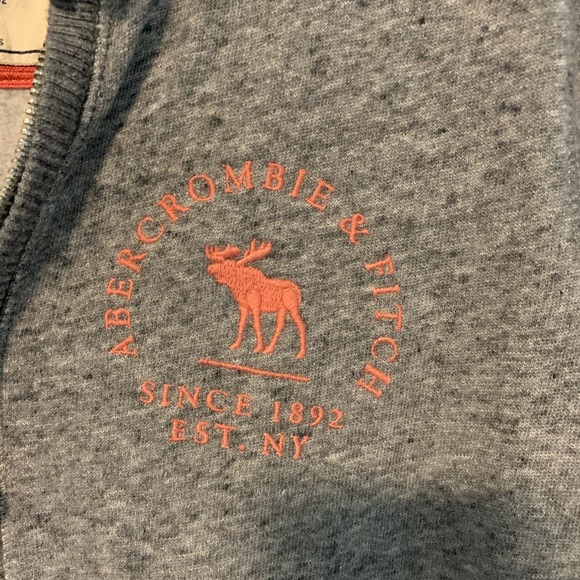Medium Abercrombie & Fitch sweater - Picture 2 of 2
